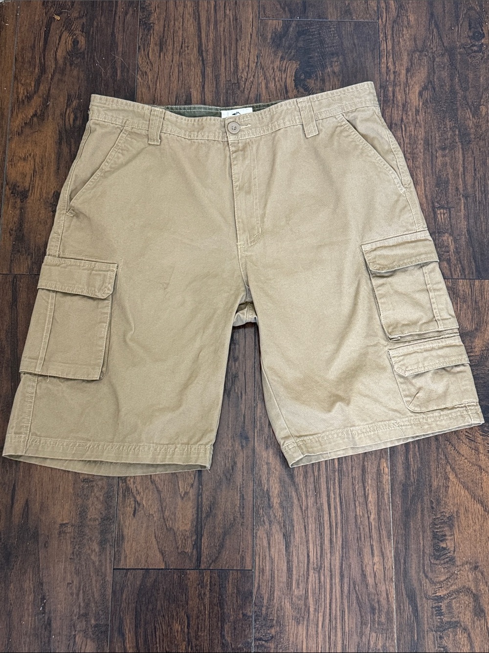 Old Mills Men’s 36 Classic Tan Cargo Shorts with Multiple Utility Pockets